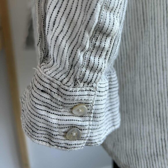 Jones New York Ivory-Black 100% Linen Stripe V-Neck Shirt with Roll Tabs – US 2X - Picture 9 of 12